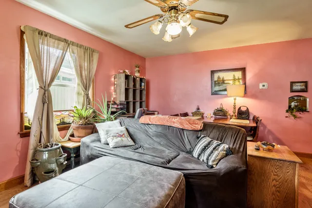 $95,000 | 1422 South Burchard Avenue, Freeport, IL 61032