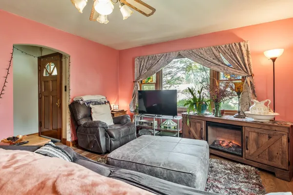 $95,000 | 1422 South Burchard Avenue, Freeport, IL 61032