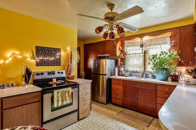 $95,000 | 1422 South Burchard Avenue, Freeport, IL 61032