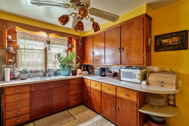 $95,000 | 1422 South Burchard Avenue, Freeport, IL 61032