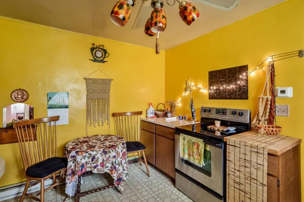 $95,000 | 1422 South Burchard Avenue, Freeport, IL 61032