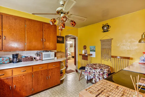 $95,000 | 1422 South Burchard Avenue, Freeport, IL 61032