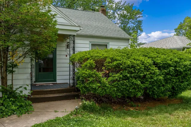 $95,000 | 1422 South Burchard Avenue, Freeport, IL 61032