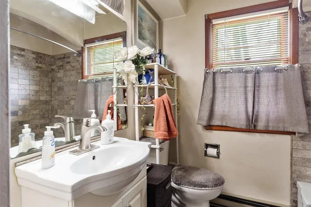 $95,000 | 1422 South Burchard Avenue, Freeport, IL 61032