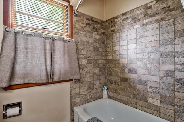 $95,000 | 1422 South Burchard Avenue, Freeport, IL 61032