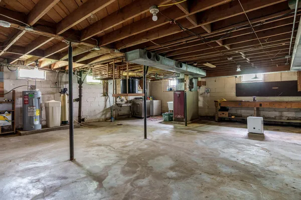 $95,000 | 1422 South Burchard Avenue, Freeport, IL 61032