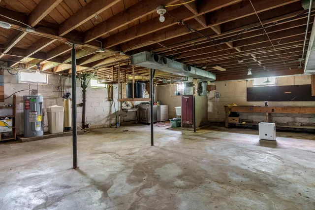 $95,000 | 1422 South Burchard Avenue, Freeport, IL 61032