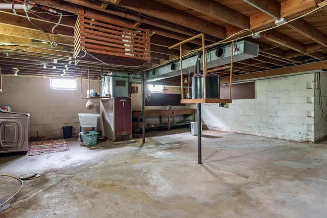 $95,000 | 1422 South Burchard Avenue, Freeport, IL 61032