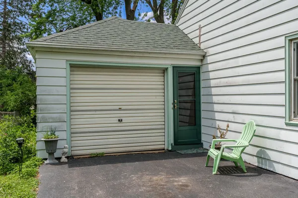 $95,000 | 1422 South Burchard Avenue, Freeport, IL 61032