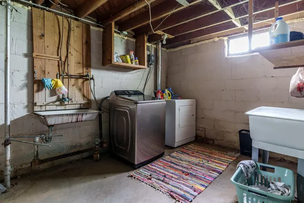 $95,000 | 1422 South Burchard Avenue, Freeport, IL 61032