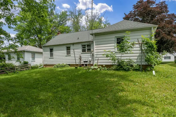 $95,000 | 1422 South Burchard Avenue, Freeport, IL 61032