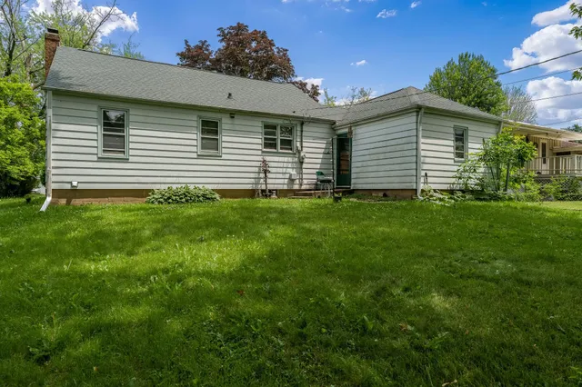 $95,000 | 1422 South Burchard Avenue, Freeport, IL 61032