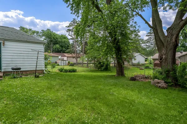 $95,000 | 1422 South Burchard Avenue, Freeport, IL 61032