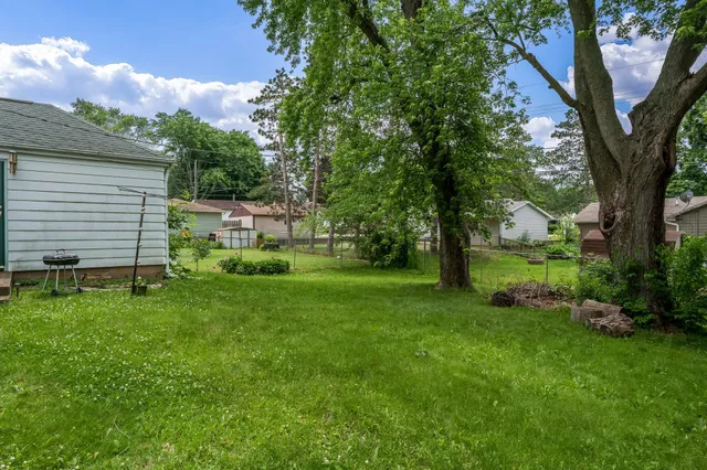 $95,000 | 1422 South Burchard Avenue, Freeport, IL 61032