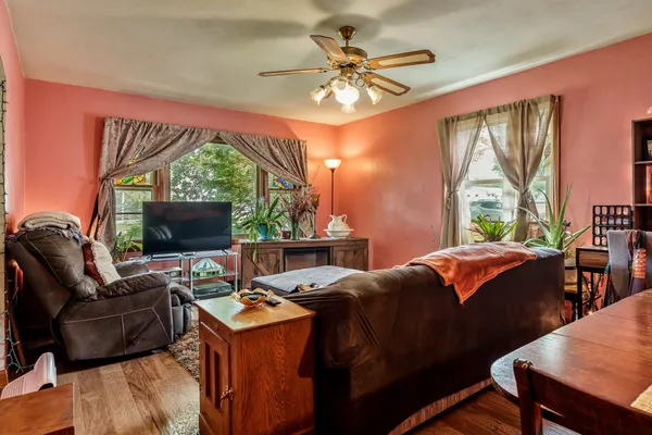 $95,000 | 1422 South Burchard Avenue, Freeport, IL 61032