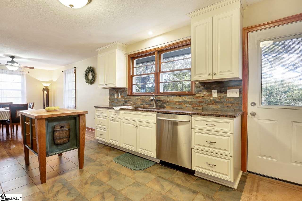 78 Ridge Road Greenville, SC 29617 - Photo 9 of 27