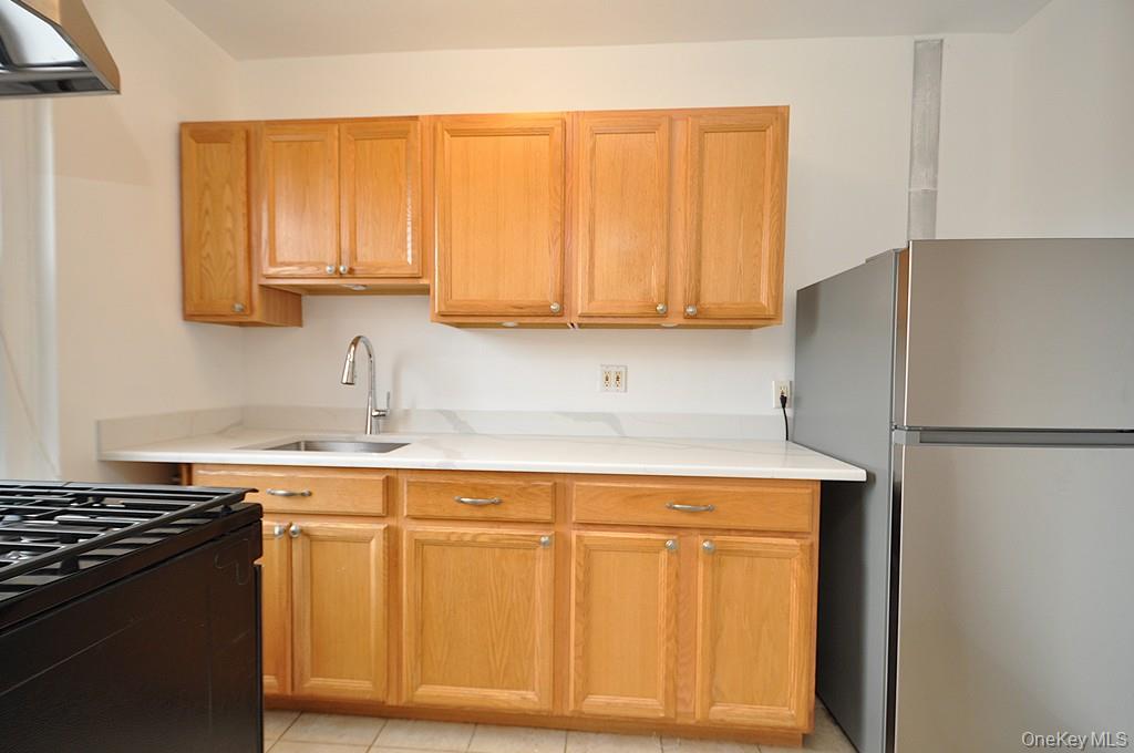 180 Garth Road, Unit 4F Scarsdale, NY 10583 - Photo 13 of 39 Kitchen has Quarts counters and stainless steel appliances