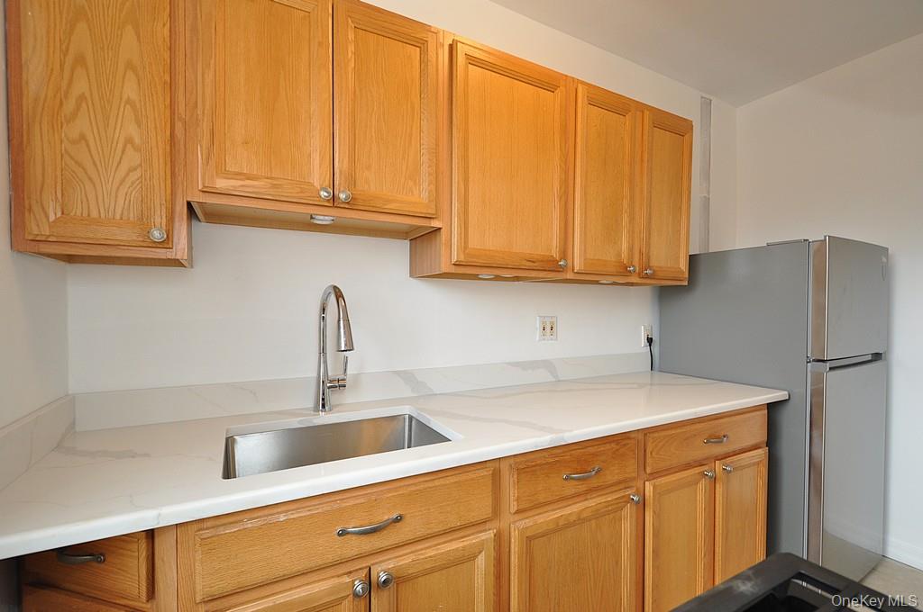 180 Garth Road, Unit 4F Scarsdale, NY 10583 - Photo 4 of 39 Kitchen has Quarts counters and stainless steel appliances
