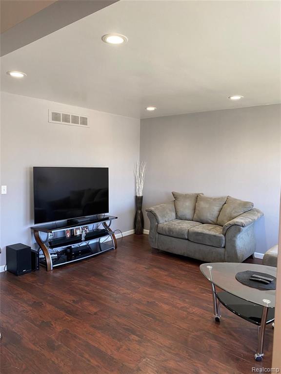 24242 Old Kent Road North Warren, MI 48091 - Photo 6 of 17