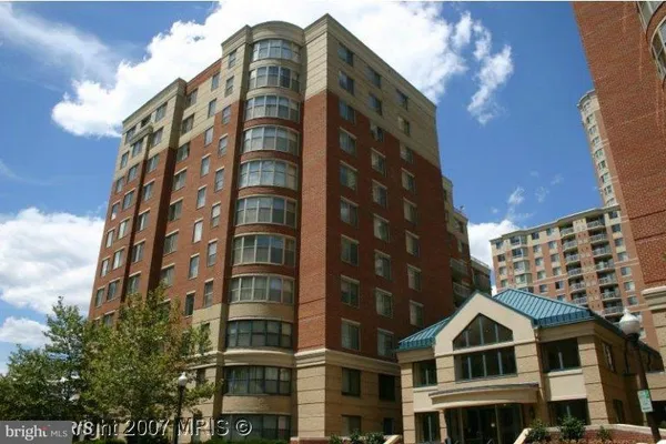 $3,500 | 3830 9th Street North, Unit 808E, Arlington, VA 22203