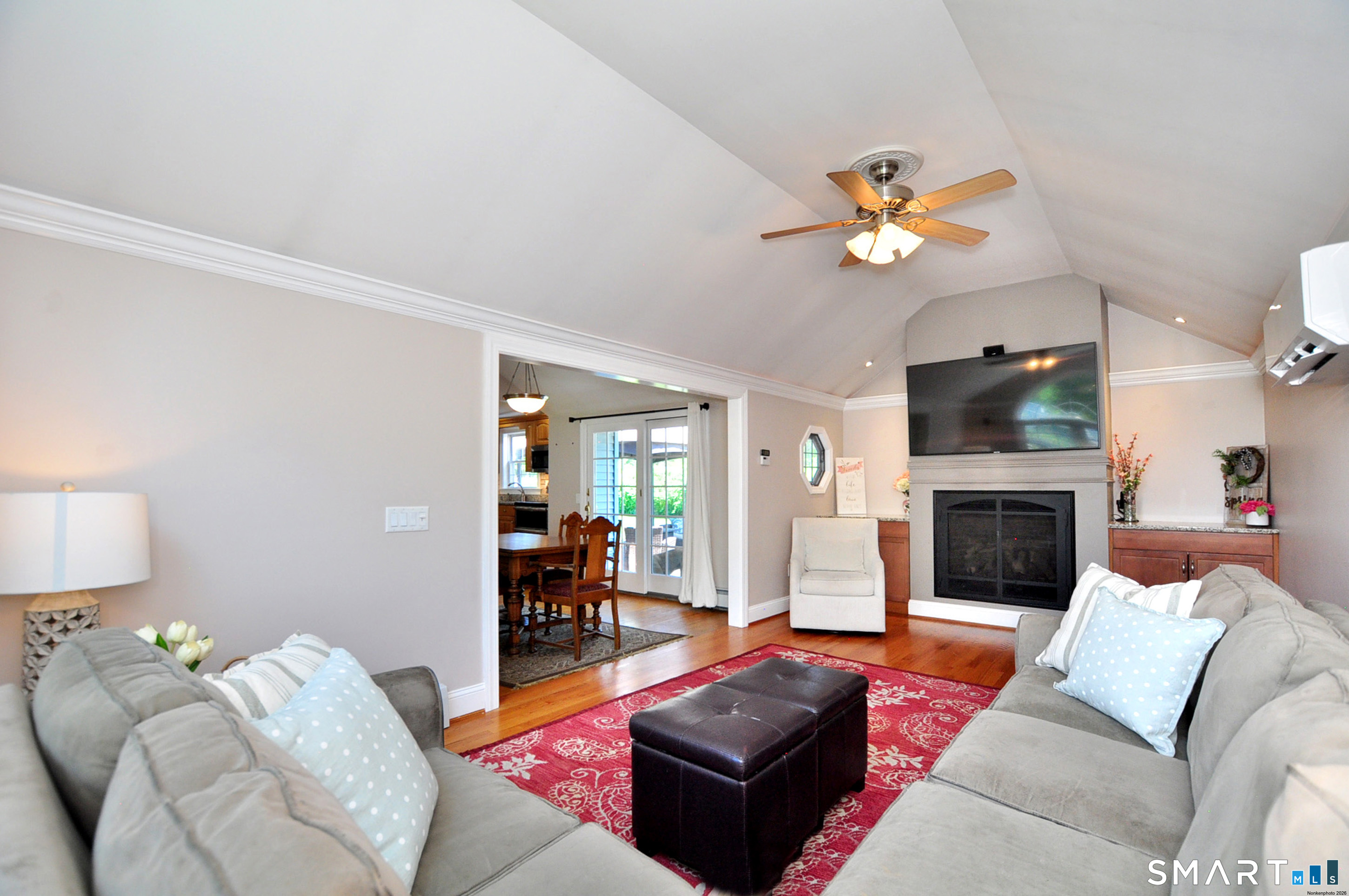 26 Village Road Simsbury, CT 06070 - Photo 10 of 32