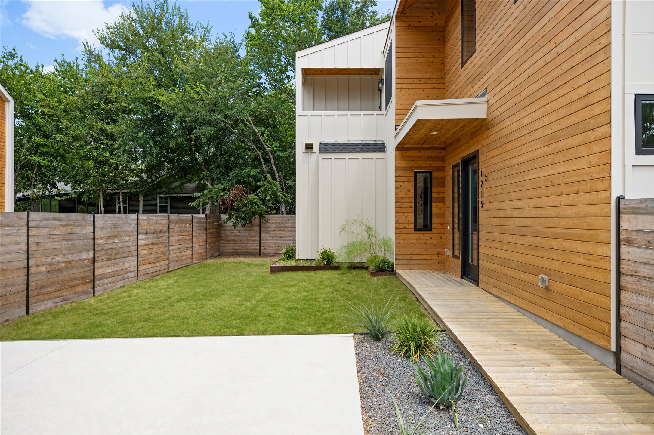 1215 Fort Branch Boulevard, Unit 2 Austin, TX 78721 - Photo 3 of 31 Gallery Image 3