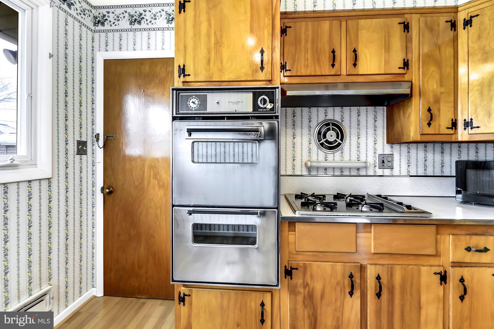 12 Hathaway Road Lutherville-Timonium, MD 21093 - Photo 15 of 52 Beautiful wood cabinetry