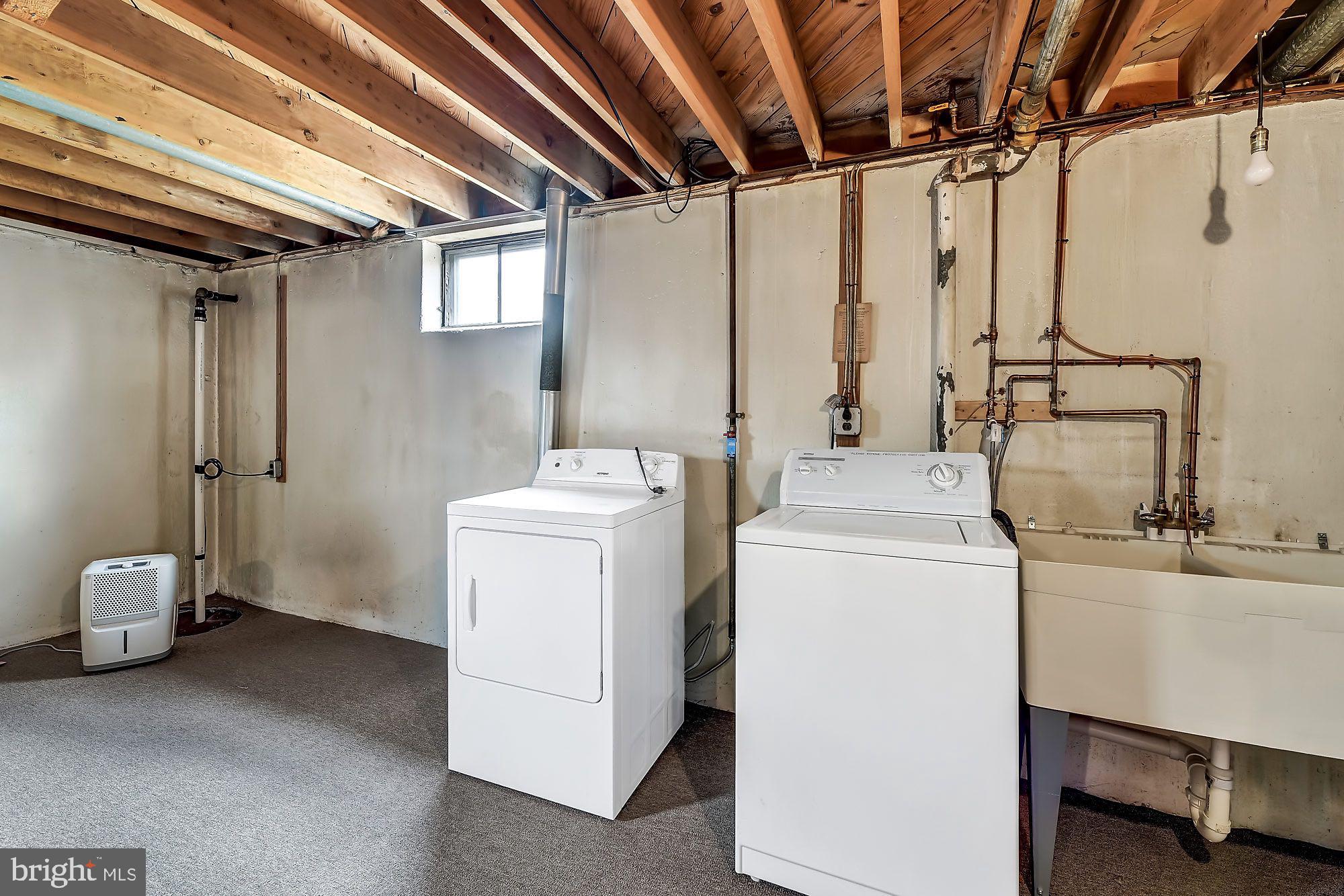 12 Hathaway Road Lutherville-Timonium, MD 21093 - Photo 43 of 52 Large utility sink