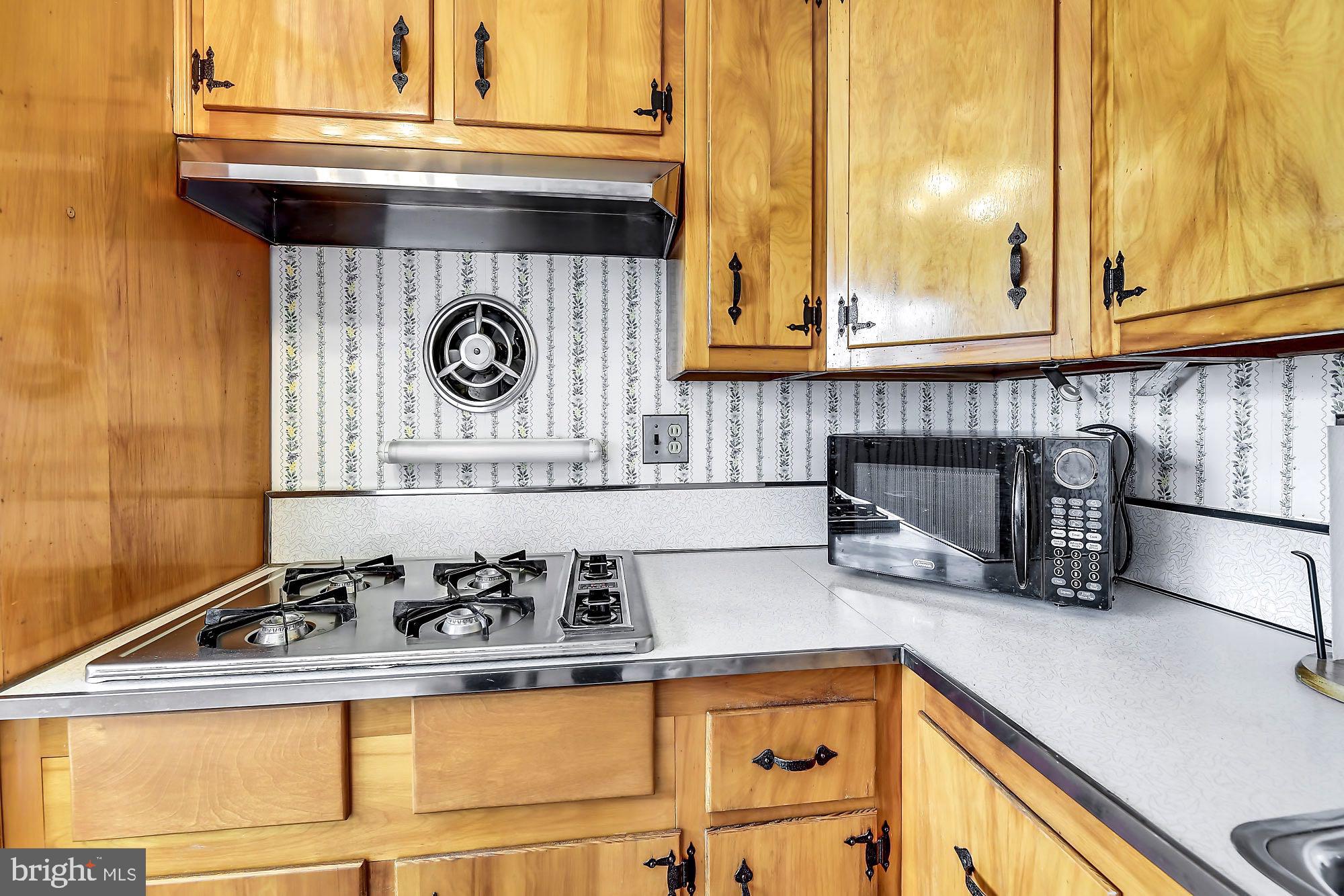 12 Hathaway Road Lutherville-Timonium, MD 21093 - Photo 8 of 52 Stainless steel appliances