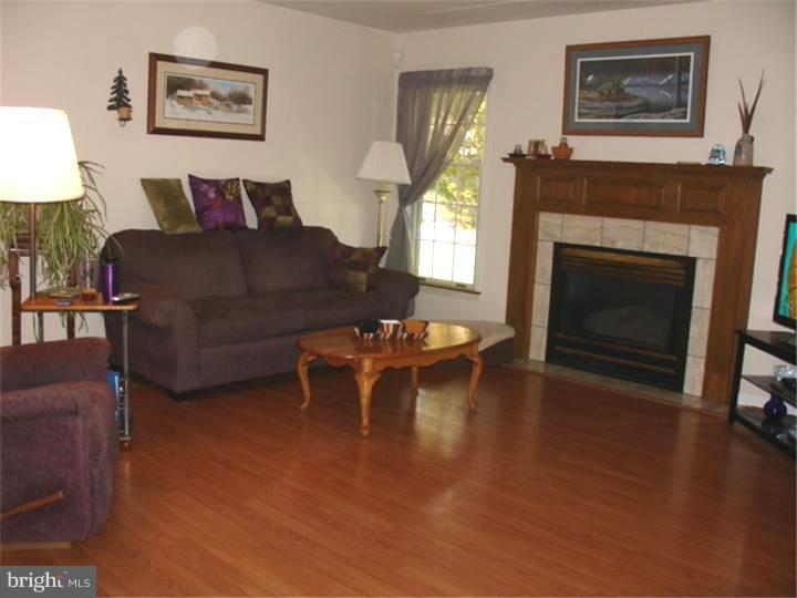 1735 Meade Street Reading, PA 19607 - Photo 10 of 14 Living Room