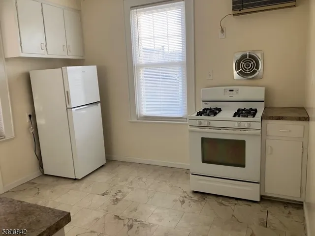 $2,200 | 147 Harrison Street, Nutley, NJ 07110