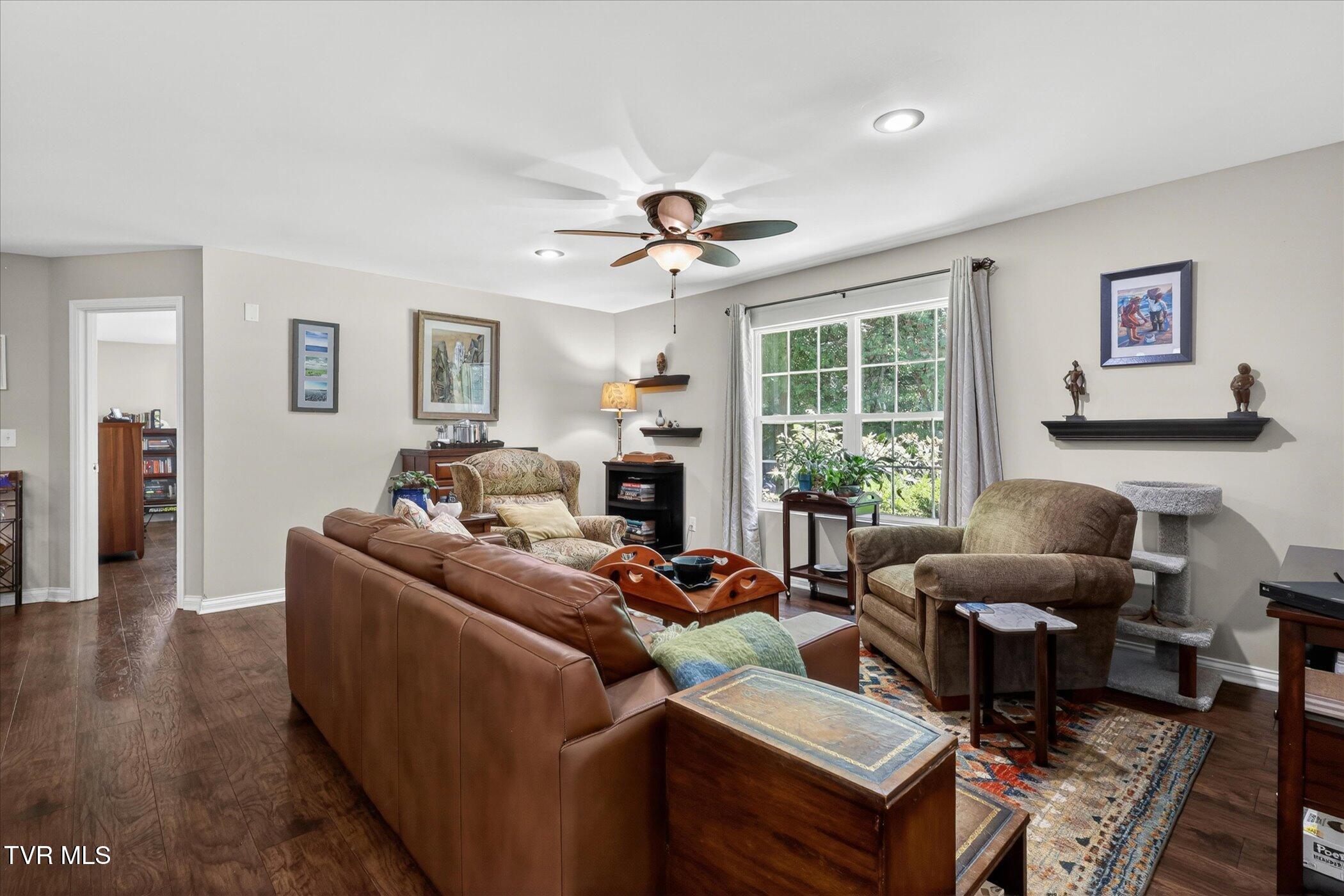 312 Mockingbird Road Bristol, TN 37620 - Photo 11 of 44 07-312-Mockingbird-Rd-Bristol-WindowStil