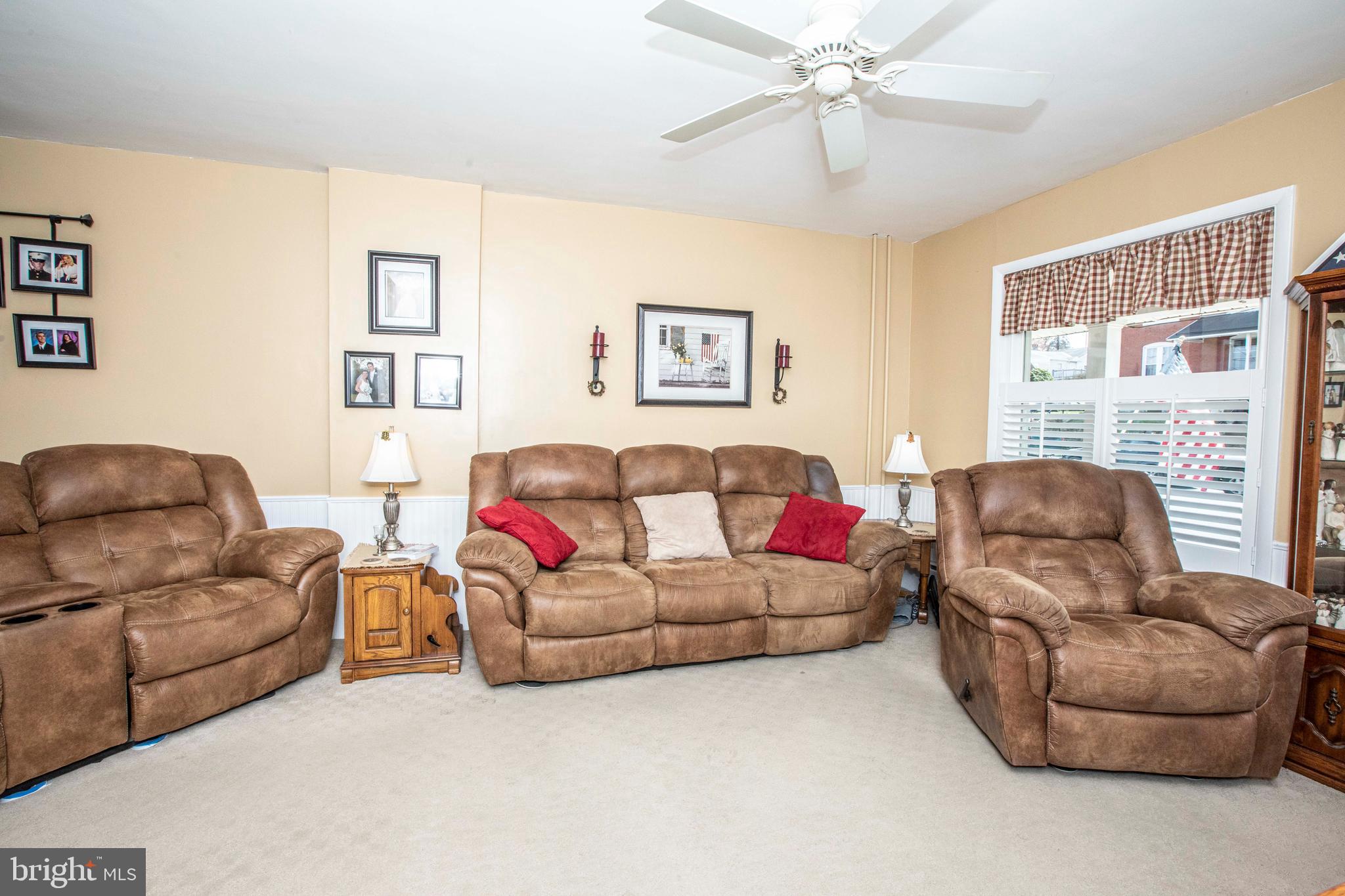 9 West Broad Street Reading, PA 19607 - Photo 5 of 27 Family room