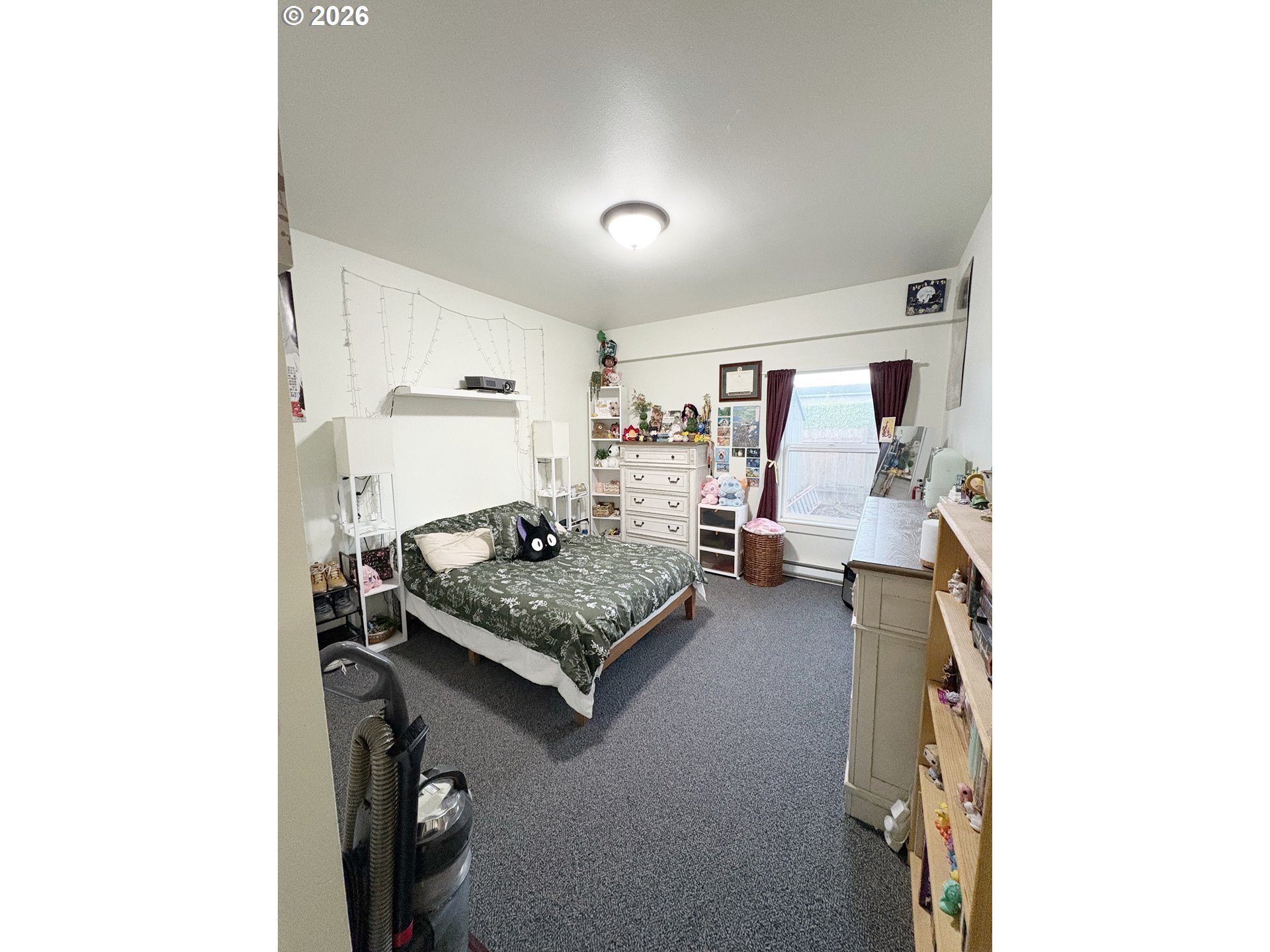 2090 Minnesota Street Eugene, OR 97402 - Photo 14 of 39 a living room with furniture and a table