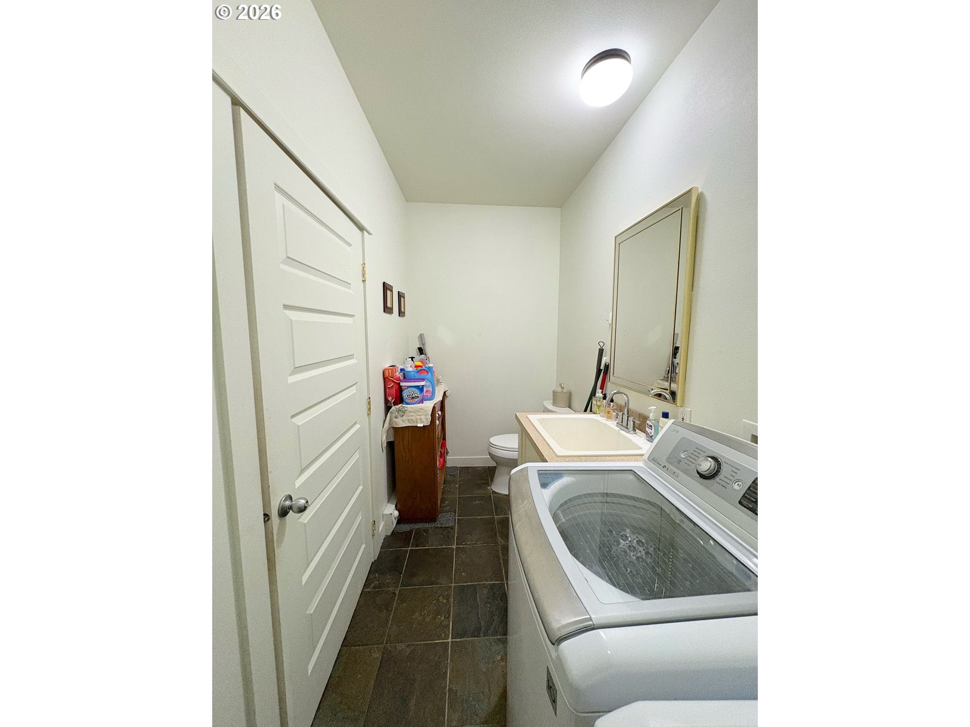 2090 Minnesota Street Eugene, OR 97402 - Photo 20 of 39 a utility room with dryer and washer