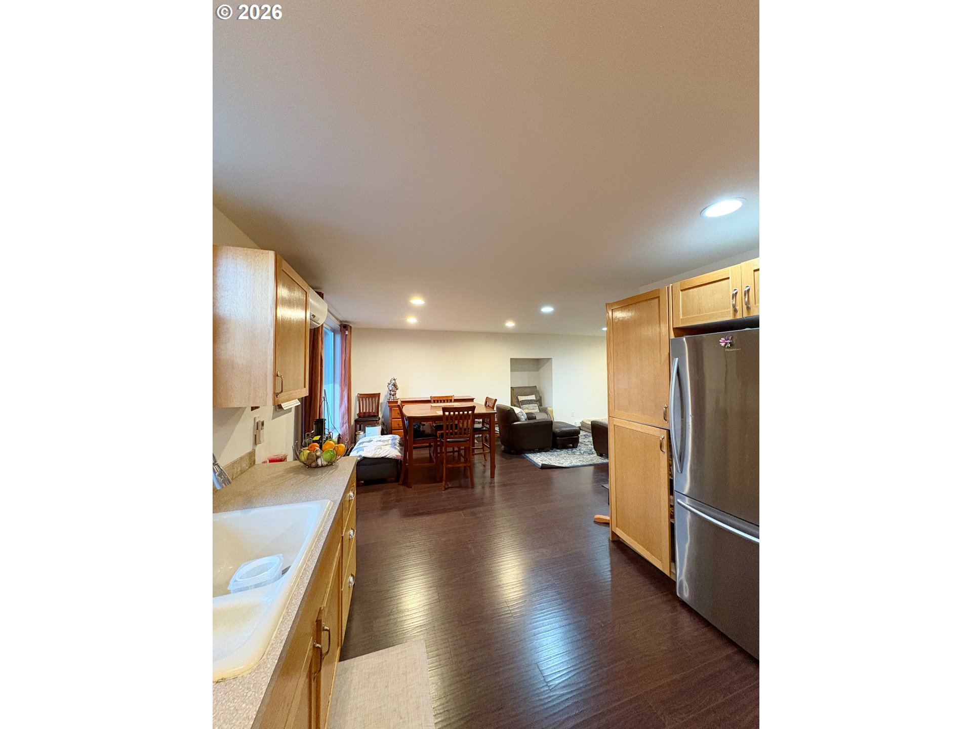 2090 Minnesota Street Eugene, OR 97402 - Photo 31 of 39 a lobby with furniture and rug