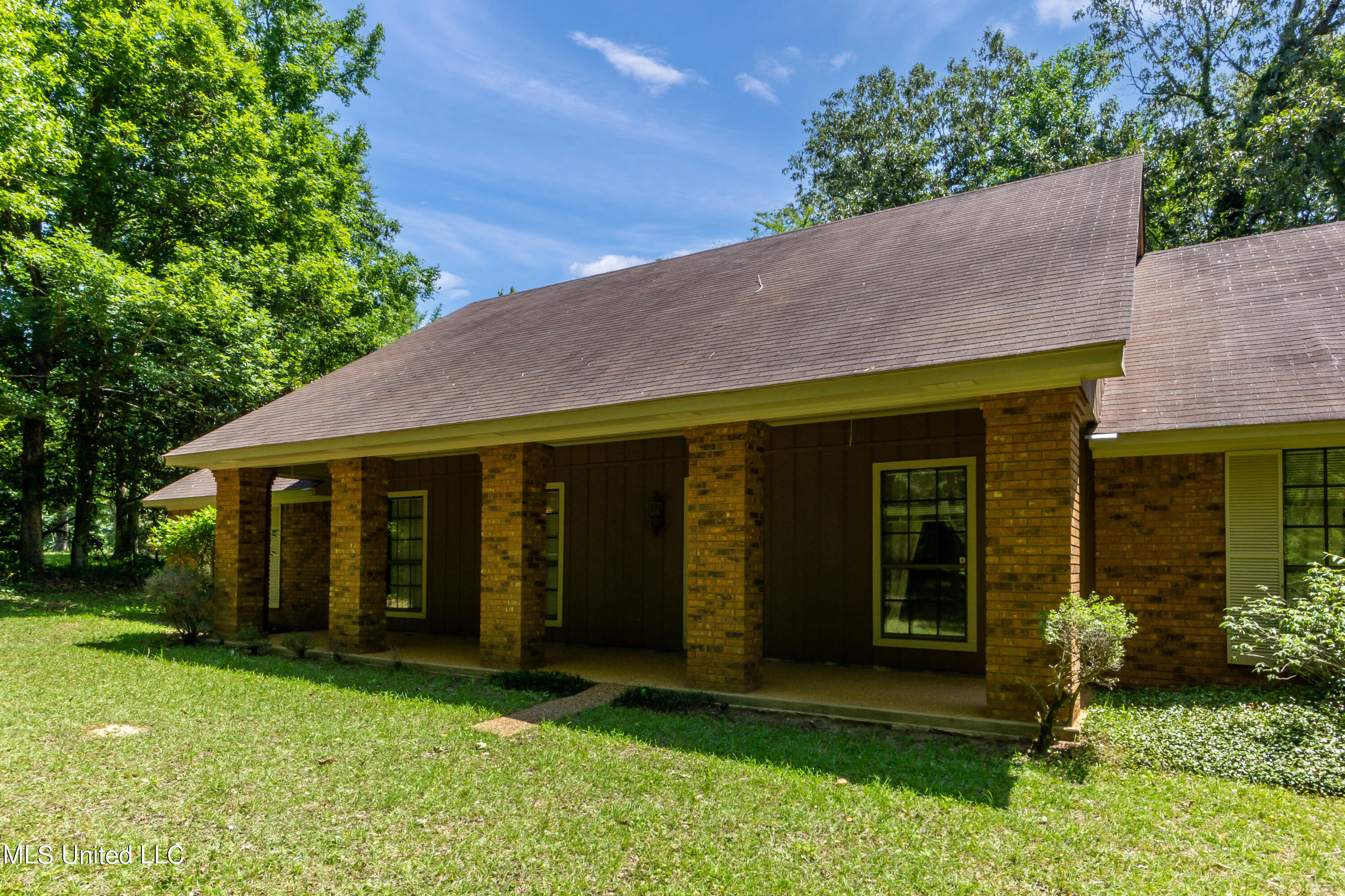 328 Springhill Drive Terry, MS 39170 - Photo 1 of 32 328 Springhill-5