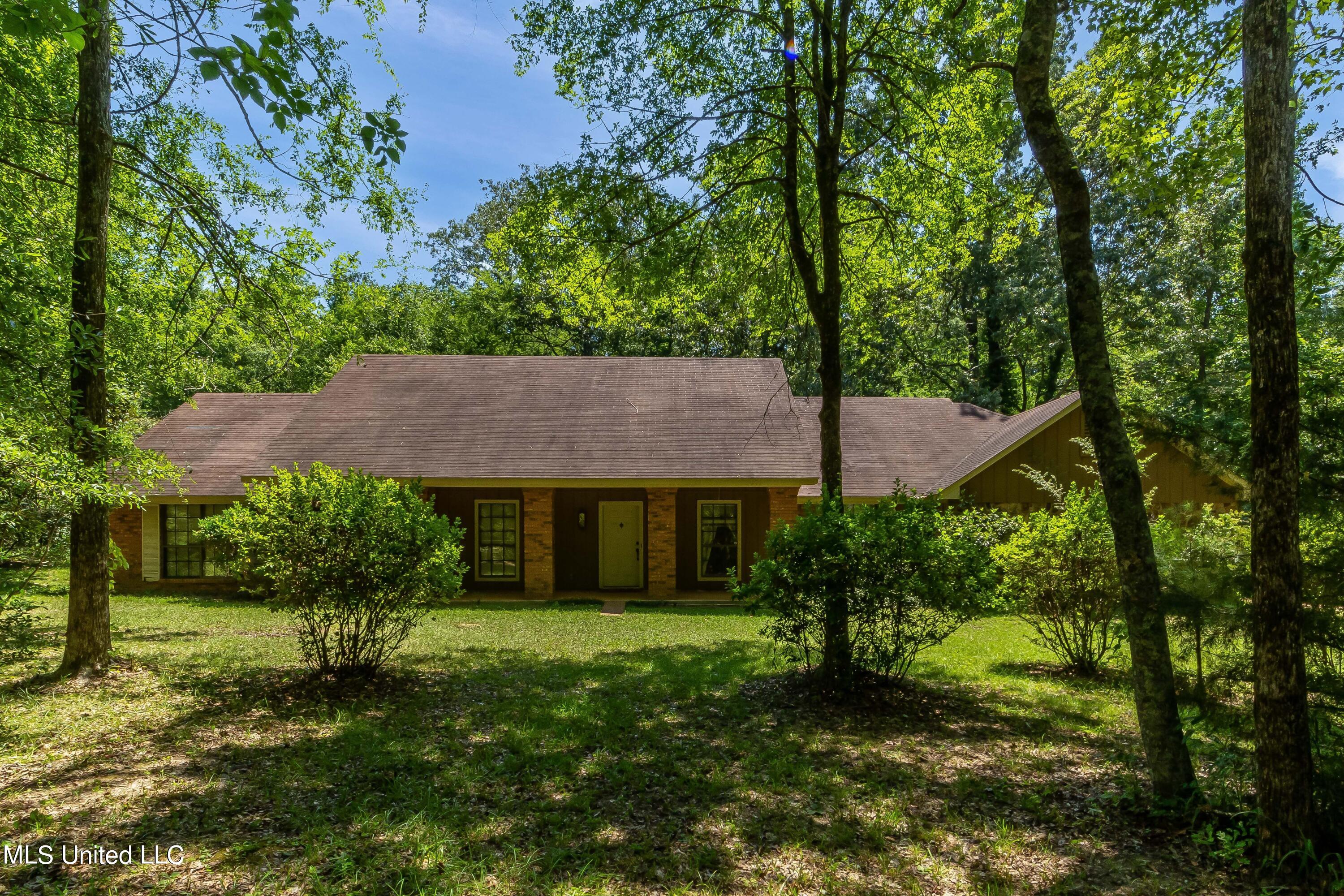 328 Springhill Drive Terry, MS 39170 - Photo 2 of 32 328 Springhill 2-jpeg