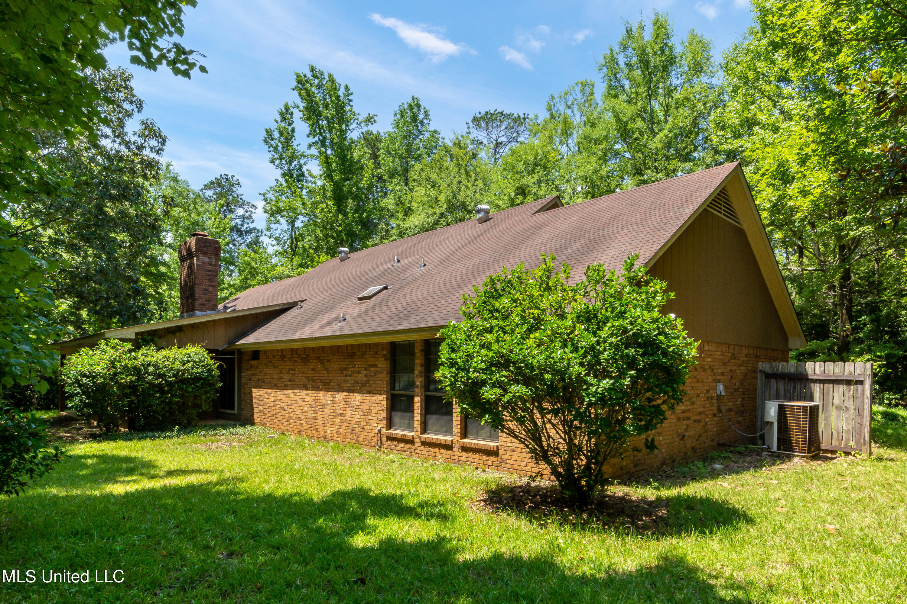 328 Springhill Drive Terry, MS 39170 - Photo 8 of 32 328 Springhill-9