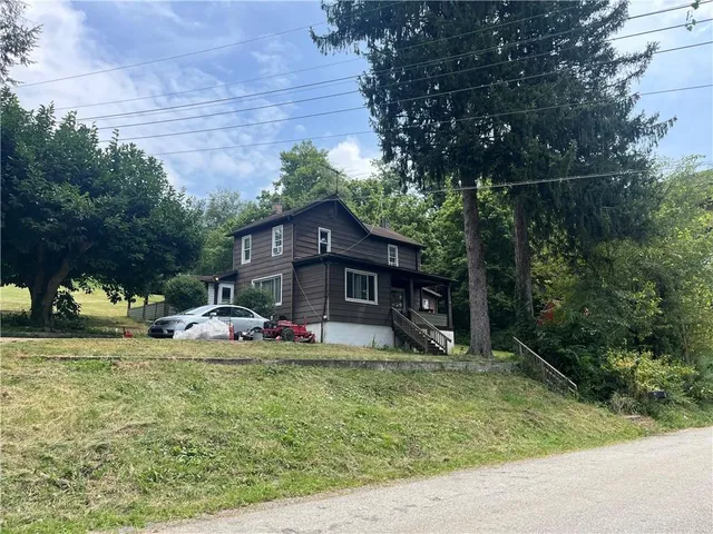 a house view with a outdoor space