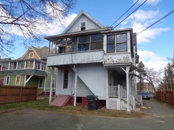144 Buckingham Street Springfield, MA 01109 - Photo 3 of 20 Gallery Image 3