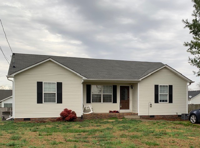 2102 Bennett Court Columbia, TN 38401 - Photo 1 of 19 a front view of house with yard