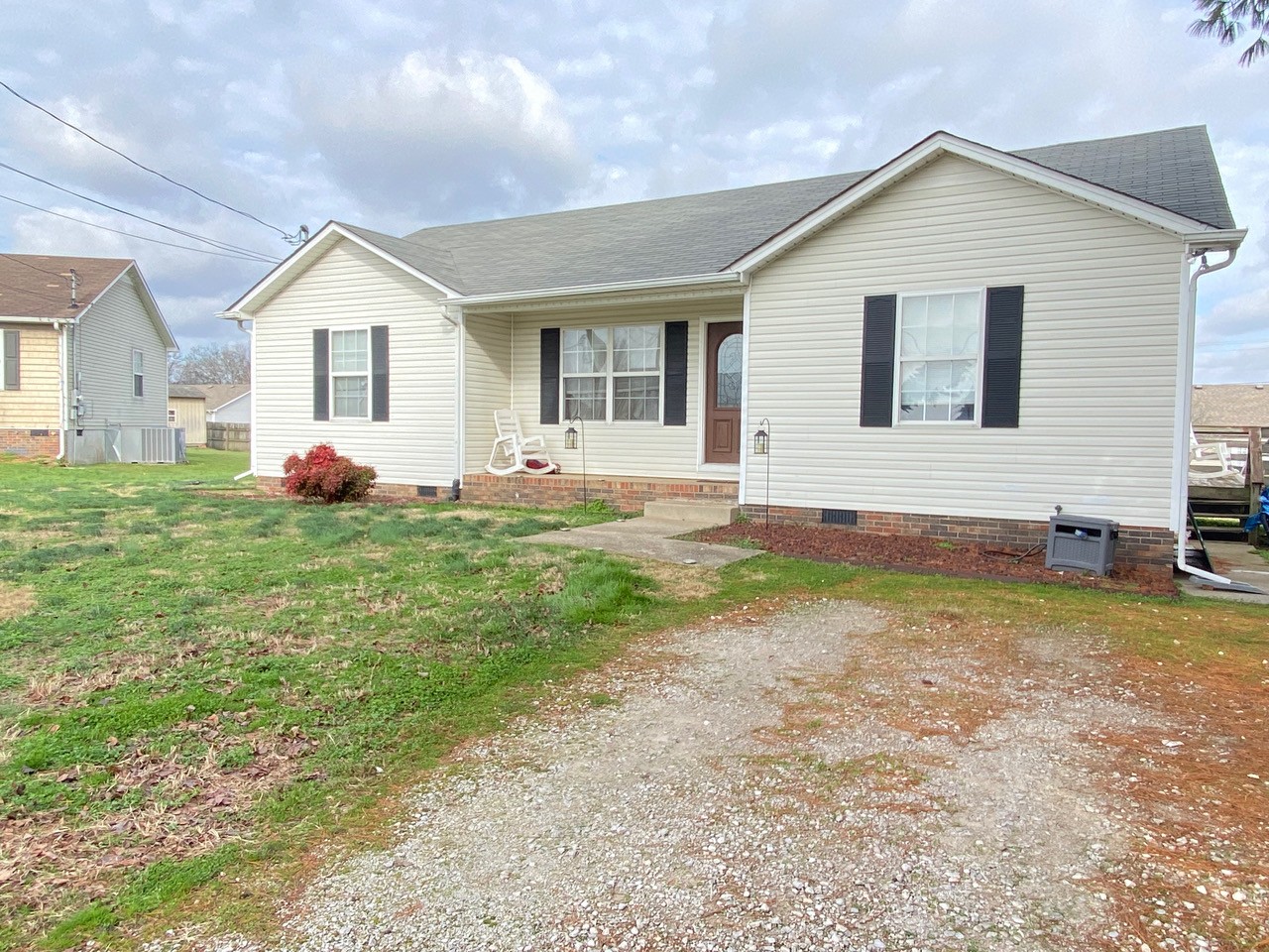 2102 Bennett Court Columbia, TN 38401 - Photo 4 of 19 a front view of house with yard and outdoor seating