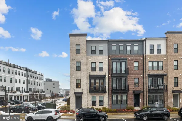 $619,038 | 43255 Farringdon Square, Ashburn, VA 20148