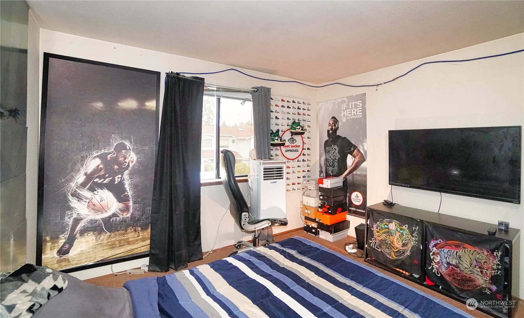 24914 109th Place Southeast, Unit 34C Kent, WA 98030 - Photo 20 of 38 a living room with furniture and a flat screen tv