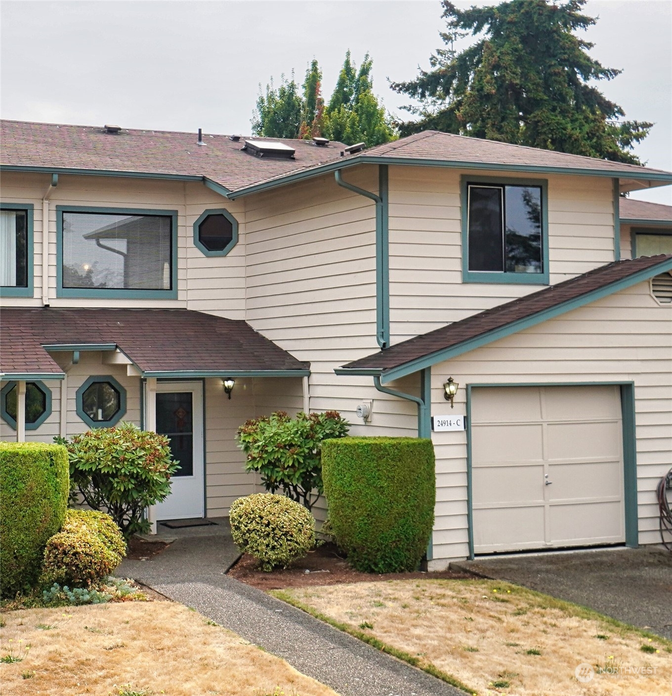 24914 109th Place Southeast, Unit 34C Kent, WA 98030 - Photo 36 of 38 a front view of a house with garden