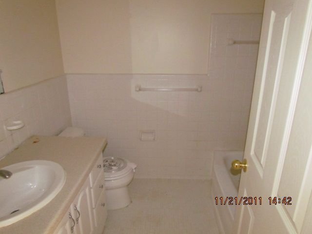 28910 Farmington Road Farmington, MI 48334 - Photo 8 of 13 31082221-7.JPG