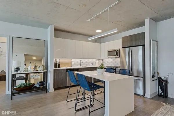 $2,662 | 1025 West Addison Street, Unit 724, Chicago, IL 60613