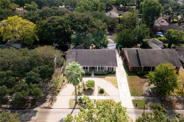 $3,800 | 6119 South Braeswood Boulevard, Houston, TX 77096