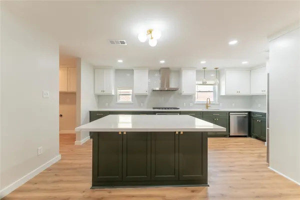 $3,800 | 6119 South Braeswood Boulevard, Houston, TX 77096